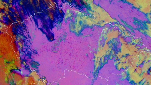 Pálení čarodějnic je dobře patrné třeba na snímcích družice NOAA 17