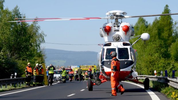 Vážně zraněného musel do nemocnice transportovat přivolaný vrtulník