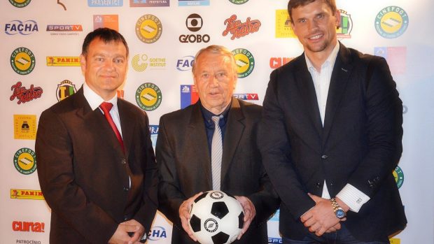 Ředitel Klubu přátel Josefa Masopusta Petr Procházka, bývalý hráč Dukly Josef Jelínek a konzul velvyslanectví v Brazílii Viktor Dolista