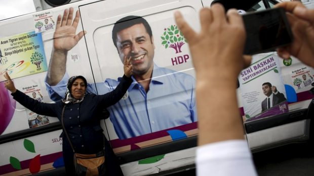 Chléb a špek. To jsou důkazy o nedostatku víry šéfa opoziční strany HDP