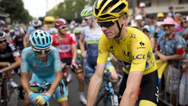 Lídr Tour de FRance Brit Chris Froome před startem 14. etapy