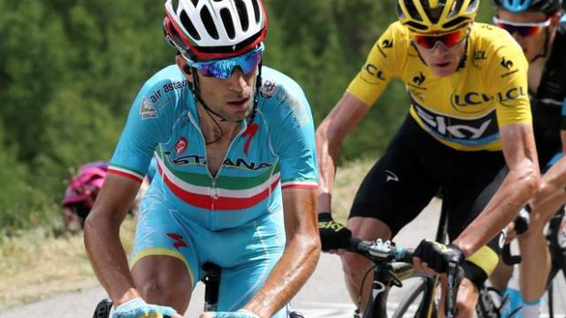 Vincenzo Nibali útočil, když Chris Froome nemohl odpovědět