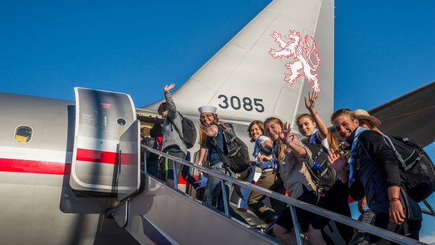 Skauti odletěli na jamboree do Japonska z letiště Praha-Kbely