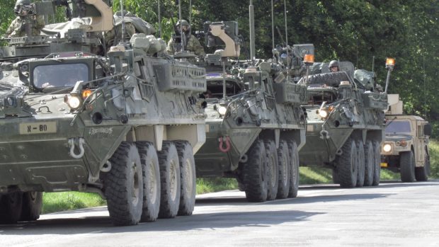 Konvoj americké armády projíždí Českem 13. září