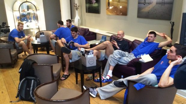Čeští basketbalisté našli v Roubaix potřebný klid pro vyřazovací část ME
