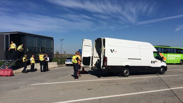 Dálniční kontrola německé policie za hranicemi s ČR