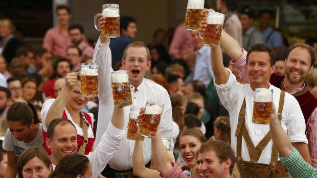 V Mnichově začaly největší pivní slavnosti na světě – Oktoberfest. Letos se koná už 182. ročník