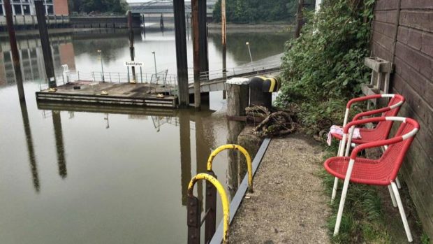 Idylka v českém, poněkud zchátralém přístavu Saalehafen v Hamburku