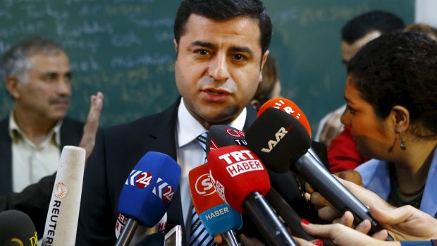 Čelní představitel kurdské Lidové demokratické strany (HDP) Selahattin Demirtaş