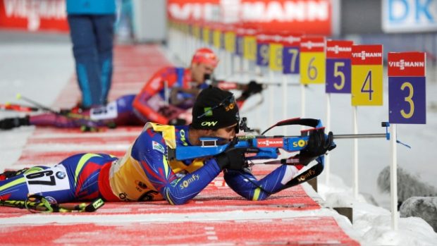 Martin Fourcade se nejlépe vyrovnal s těžkými podmínkami na střelnici