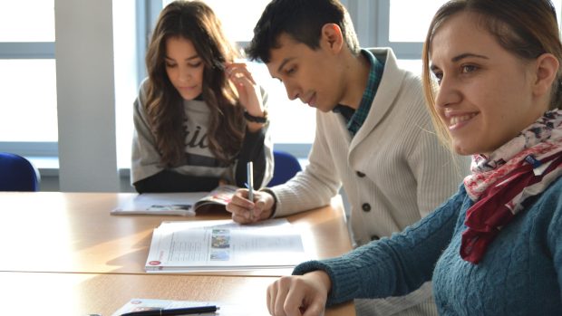 Studenti - pohovor - pracovní pohovor - zkouška - zkoušky