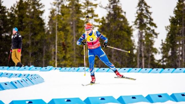 Gabriela Soukalová na trati v kanadském Canmore