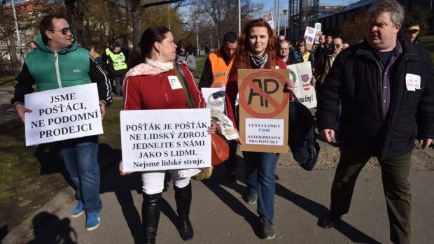 Protest zaměstnanců České pošty v Praze