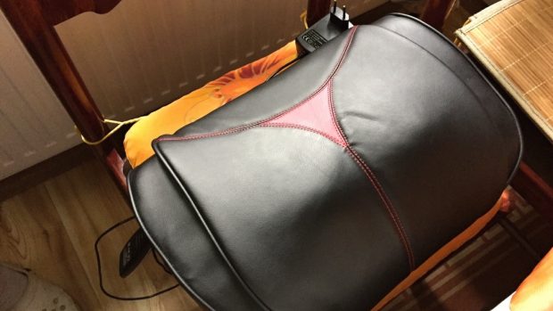 Předražené masážní polštářky, které nutili &#039;šmejdi&#039; seniorům za pokladnami Hypermarketu Albert