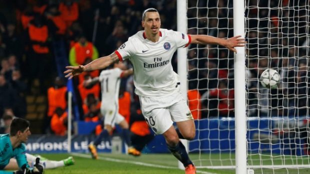 Zlatan Ibrahimović slaví gól proti Chelsea