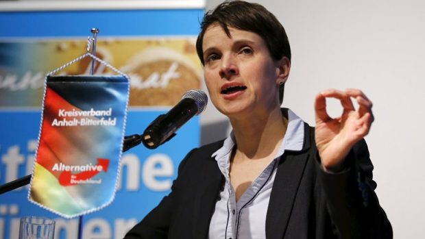 Předsedkyně pravicové Alternativy pro Německo (AfD) Frauke Petryová