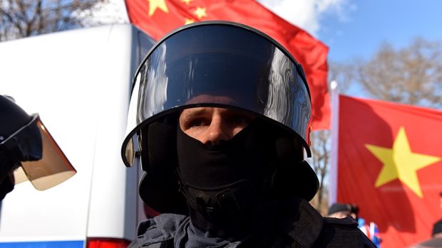 Na poklidný průběh akce dohlížely desítky policistů