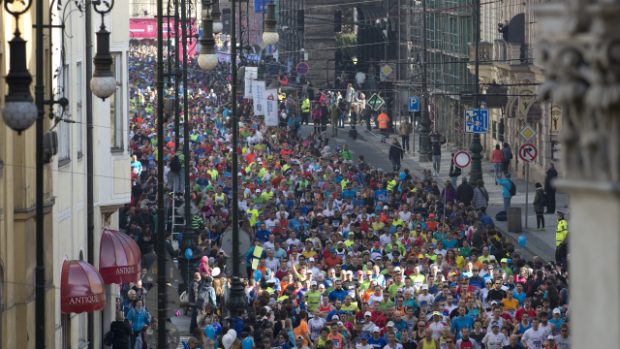 Běžci na letošním Pražském půlmaratonu