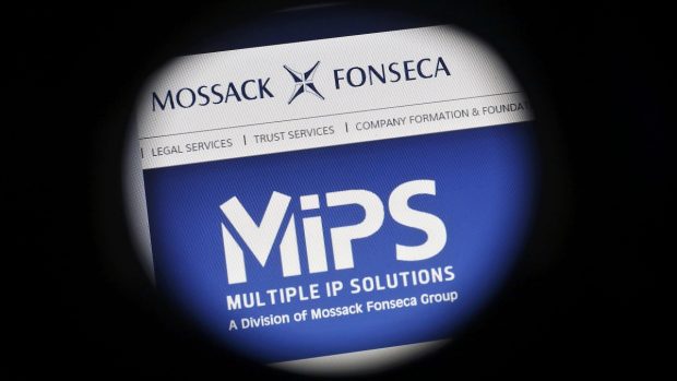 Společnost Mossack Fonseca údajně pomáhala skrývat prominentům peníze v daňových rájích