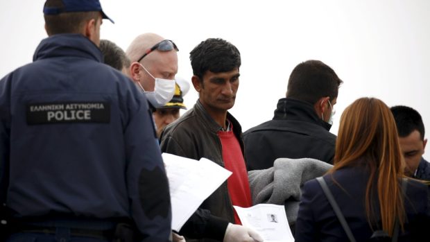 Migranti opouštějí řecký ostrov Lesbos