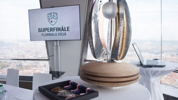 Trofej pro vítěze florbalového superfinále