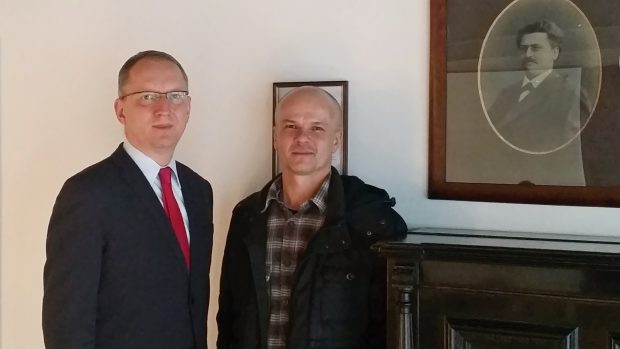 Velvyslanec v Gruzii Tomáš Pernický a reportér Martin Knitl