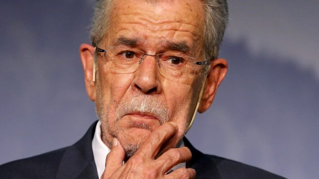 Do druhého kola postoupil i expředseda strany Zelených Alexander Van der Bellen