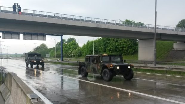 Přes Česko projíždí americký vojenský konvoj