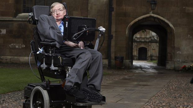 Stephen Hawking na archivním snímku.