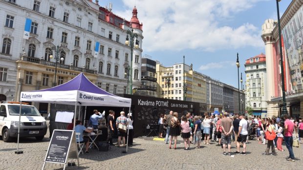 Na náměstí Republiky v Praze je od 6. červa opět otevřená Kavárna POTMĚ