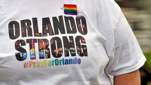 Z pietní akce k uctění památky obětí neštěstí v Orlandu