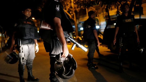 Do operace nasadila bangladéšská policie desítky mužů