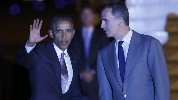 Amerického prezidenta Baracka Obamu přivítal na madridském vojenském letišti španělský král Filip VI.