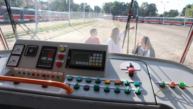 Dopravní podnik města Brna školí vysokoškolské studenty na řidiče tramvají