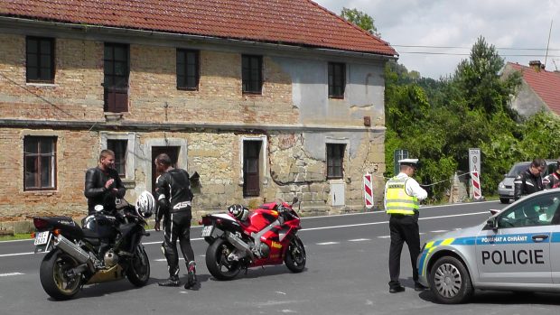 Policejní kontrola motorkářů na Českolipsku