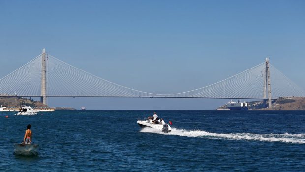 Istanbul. Třetí most přes Bosporskou úžinu má jméno po tureckém sultánovi Selimovi I. Hrozném