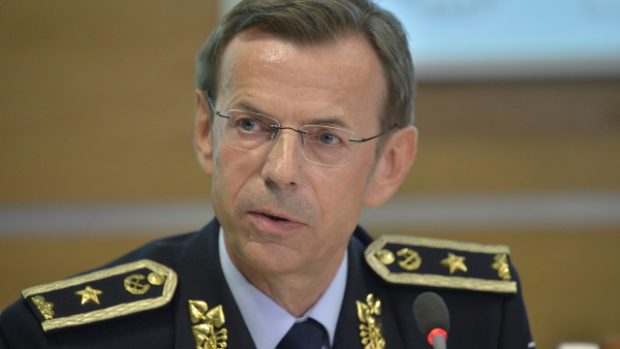 Náměstek policejního prezidenta Zdeněk Laube (na snímku ze 4. srpna) skončil u policie ze zdravotních důvodů