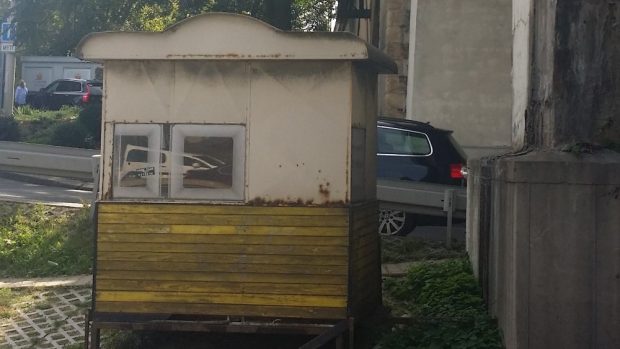 Originální budka na měření rychlosti v Karlíně
