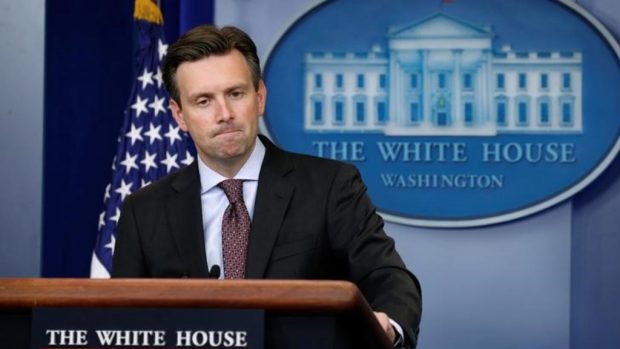 Spojené státy jsou postupem Ruska zklamány, řekl mluvčí Bílého domu Josh Earnest