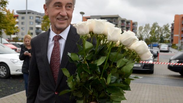 Předseda hnutí ANO a ministr financí Andrej Babiš před volebním štábem hnutí v Praze