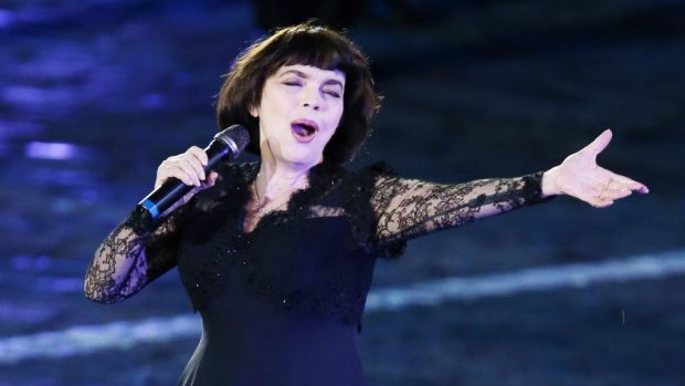 Francouzská zpěvačka Mireille Mathieu při vystoupení v Moskvě