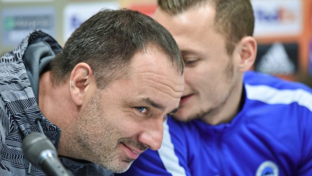 Co Liberec na Fiorentinu vymyslí? Trenér Jindřich Trpišovský se radí s obráncem Vladimírem Coufalem