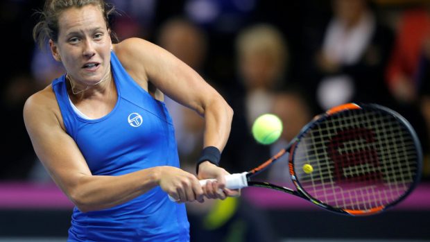 Barbora Strýcová v úvodním setu porazila Alizé Cornetovou 6:2