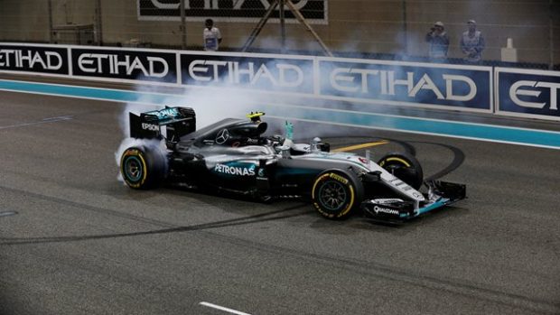 Titul mistra světa F1 bude v příštím roce obhajovat Němec Nico Rosberg
