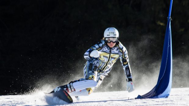 Ester Ledecká je vedoucí ženou snowboardového Světového poháru v alpských disciplínách