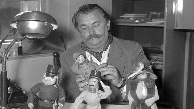 Jiří Trnka ve svém ateliéru