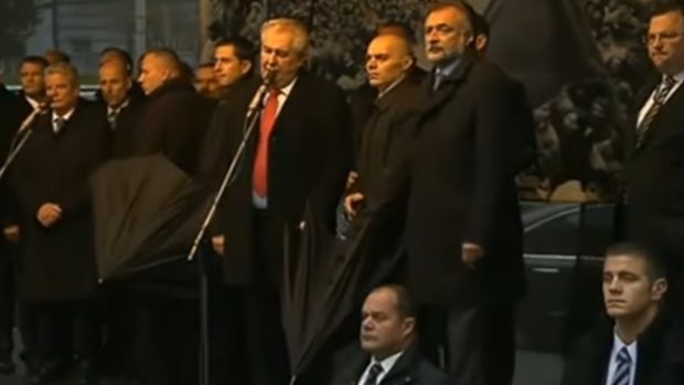 Kauza házení vajec na prezidenta: státní zástupkyně trvá na trestném činu, podá stížnost