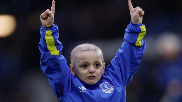 Bradley Lowery na stadionu Goodison Park před utkáním Evertonu s Manchestrem City