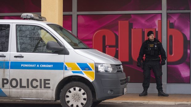 Ozbrojený lupič přepadl ve středu dopoledne hernu v pražské Krči.