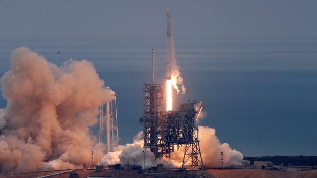 Z mysu Canaveral odstartovala raketa Falcon 9 společnosti SpaceX